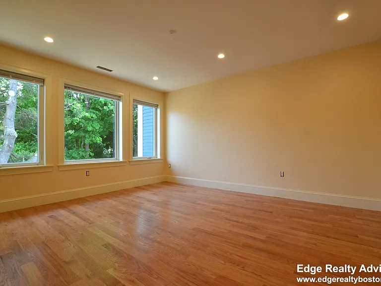 118 Tremont St — Photo 3