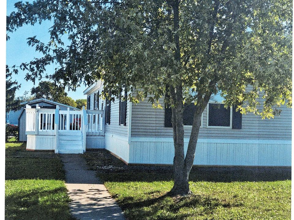 Exterior Image-0-FOUR SEASONS 2 Lakeview Meadows