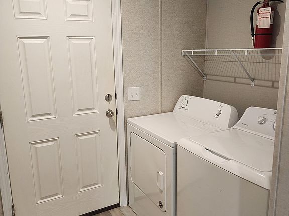 2nd image of 1000 Chateau Blvd #1
