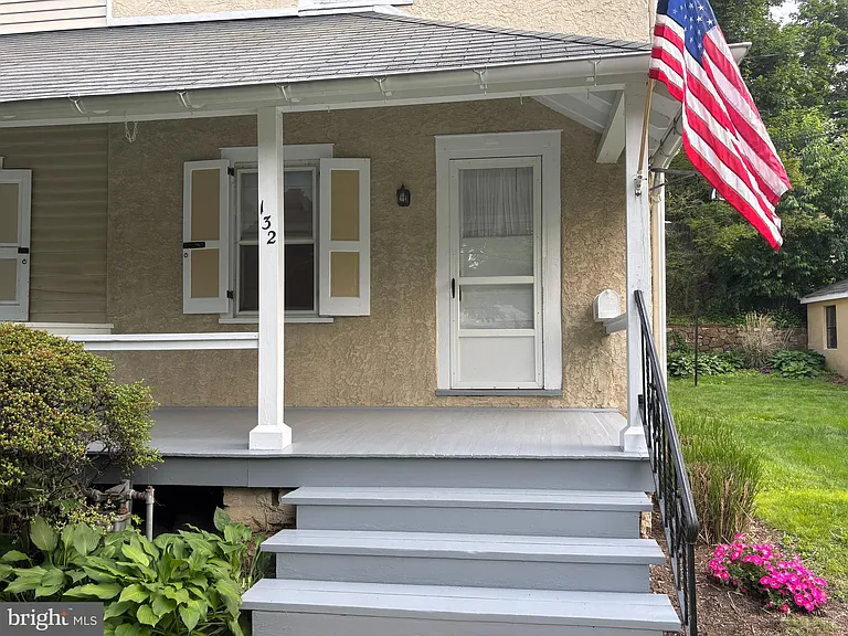 132 Plant Ave — Photo 16