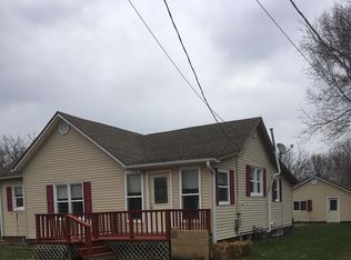 818 S Cedar St, Delavan, IL 61734