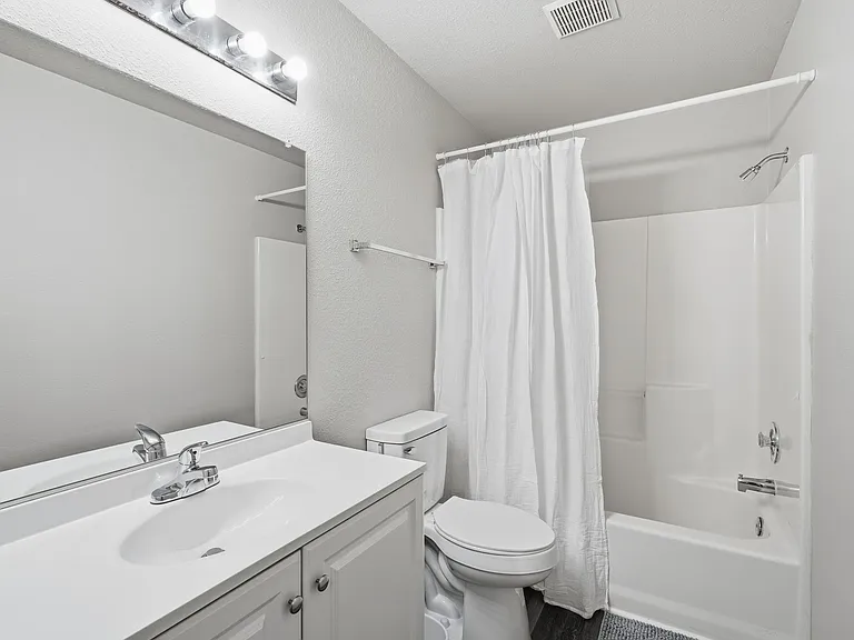 216 W 23rd Ave #C — Photo 2