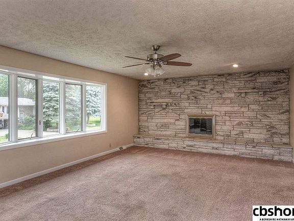 3rd image of 647 S 214th St