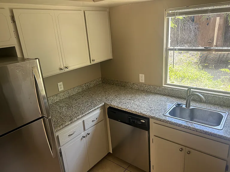 1510 E Maryland Ave #2 — Photo 6