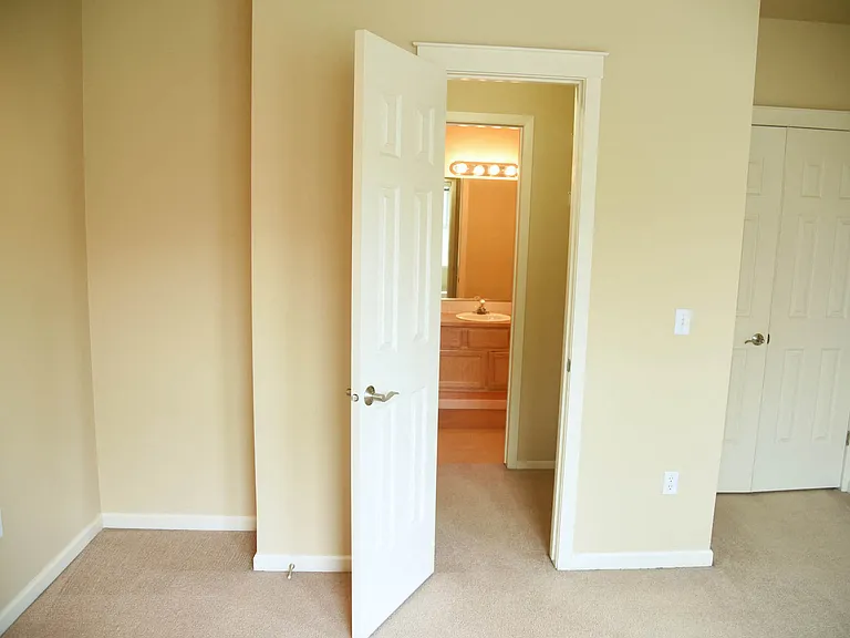 Artisan Apartments — Photo 42