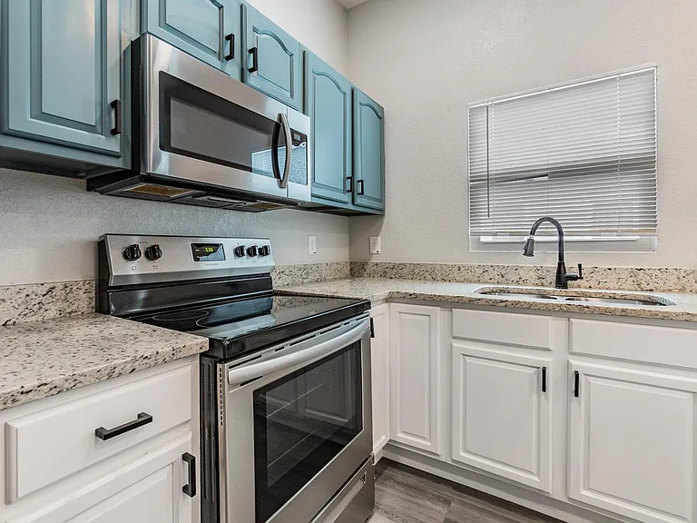 2321 W Green St — Photo 15