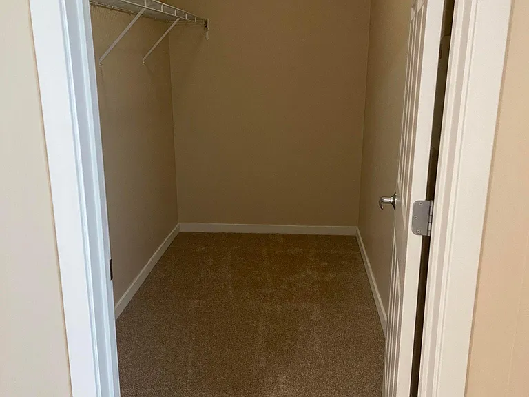 1110 W Washburne Ave #301 — Photo 7