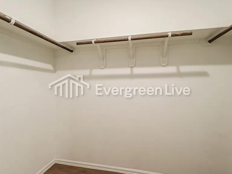 715 Hackberry Branch Ct — Photo 10