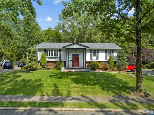 108 Brown Cir, Paramus, NJ 07652