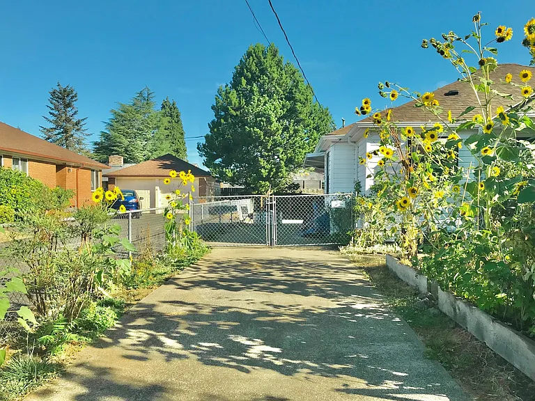 512 NW 45th St — Photo 2