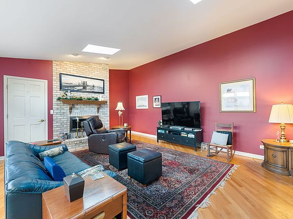 5th image of 95 Briarwood Cir
