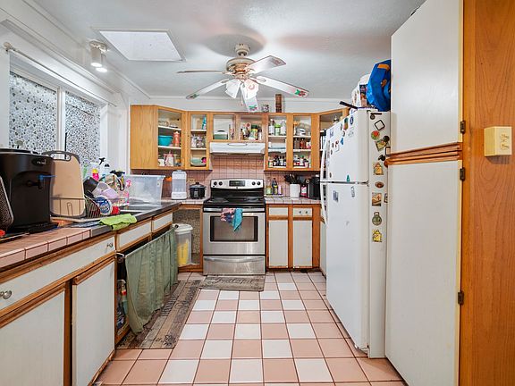 3rd image of 189 W Hawaii St