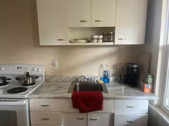 2nd image of 1118A Penn Ave