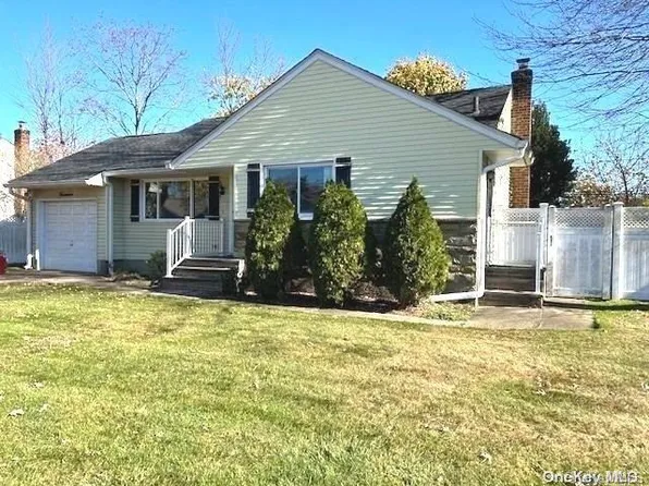 14 Seneca Drive, Massapequa, NY 11758