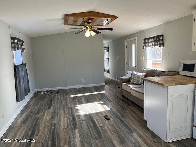 4th image of 66 Spicer Road