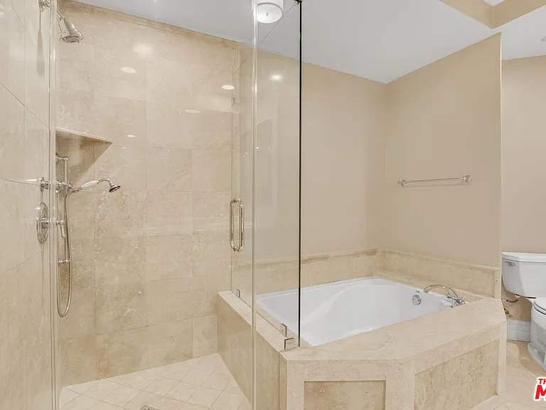 850 N Croft Ave #203 — Photo 21