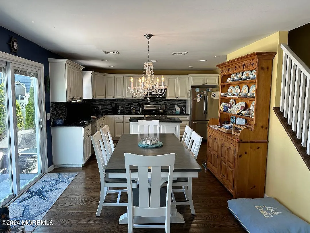 4 bed, 2157 sqft, $7,500 — Photo 4