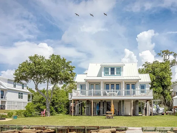 5021 E Belle Fontaine Dr, Ocean Springs, MS 39564