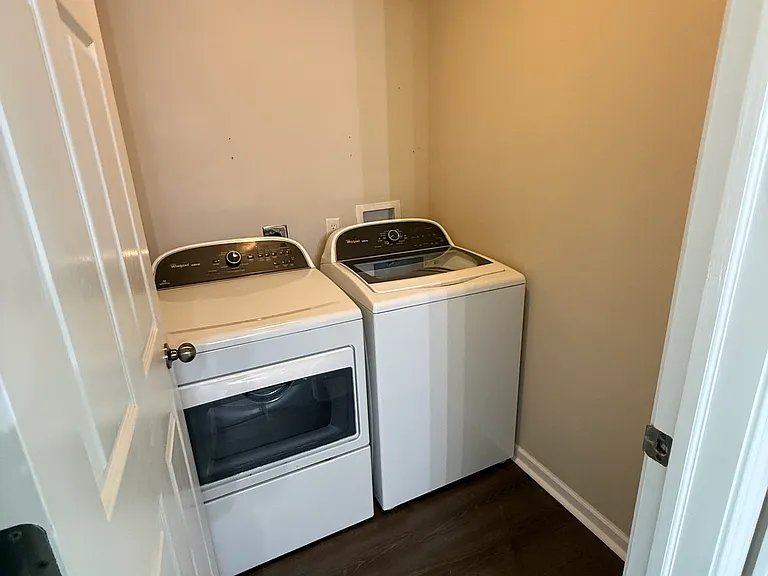 2801 E Diehl Ave — Photo 9