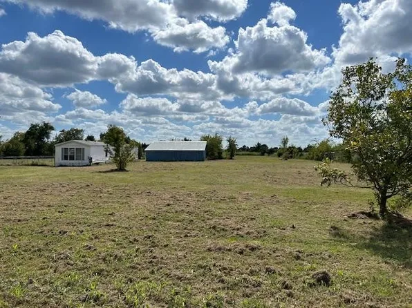 1442 Yowell Hill Rd, Whitewright, TX 75491