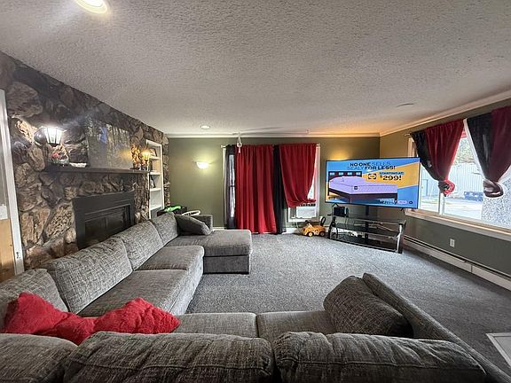 2nd image of 402 5TH STREET