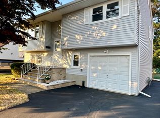 24 Pleasant Ave, Iselin, NJ 08830