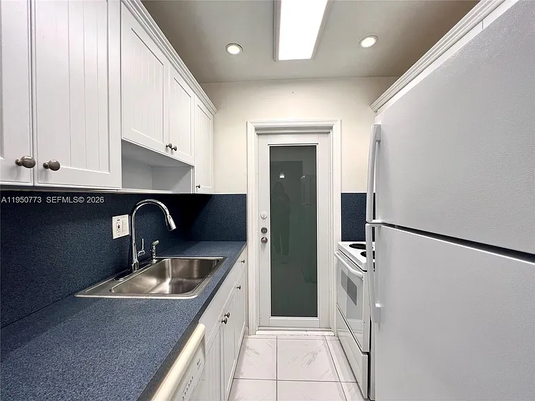 255 Sunrise Dr #308 — Photo 7