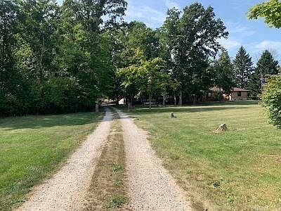 2nd image of 2589 Jordan Rd