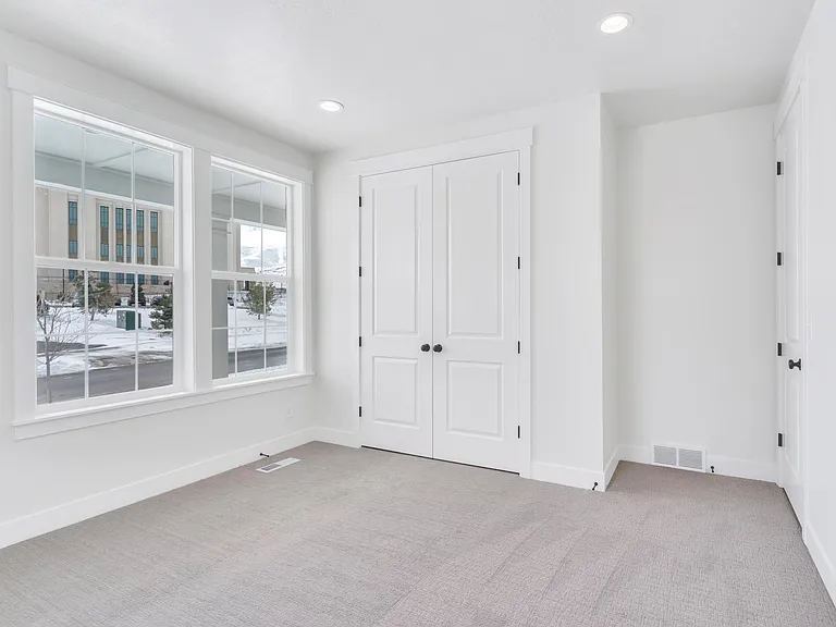 672 W Herald Dr — Photo 32