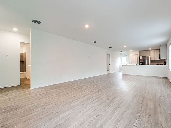 5th image of 4040 Equestrian Dr