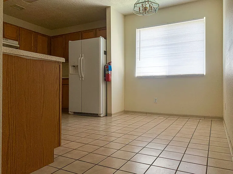 924 Valencia Dr SE — Photo 30