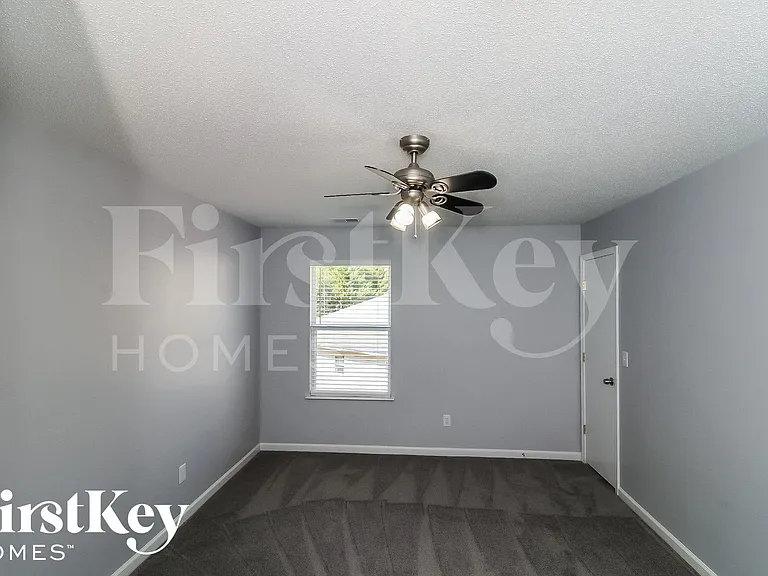 1033 Sycamore Ln — Photo 7