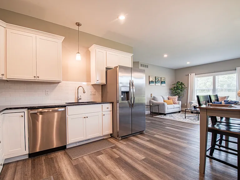 10 Percy Dr #1 — Photo 4