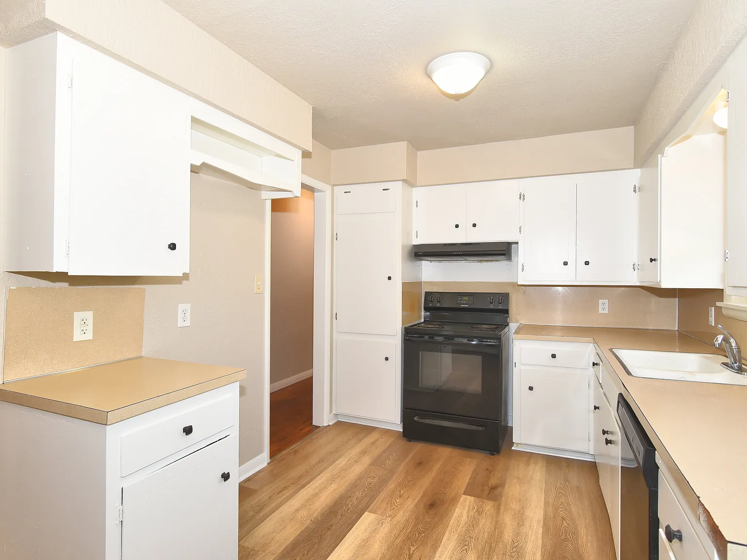 3 bed, 1274 sqft, $1,300 — Photo 3