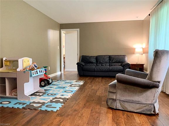 5th image of 615 Woodland Ave
