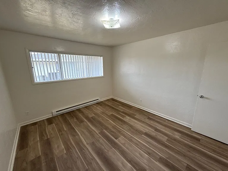 1835 Beach Ave NE #8 — Photo 10