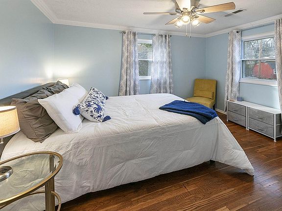 4th image of 3321 Canary Ave