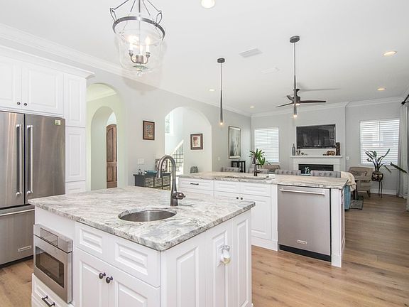 5th image of 203 W Woodlawn Ave