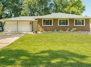 4 Maple Dr, Saint Peters, MO 63376