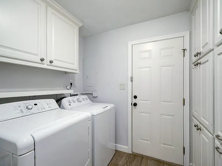 2824 E Palm Cir — Photo 17