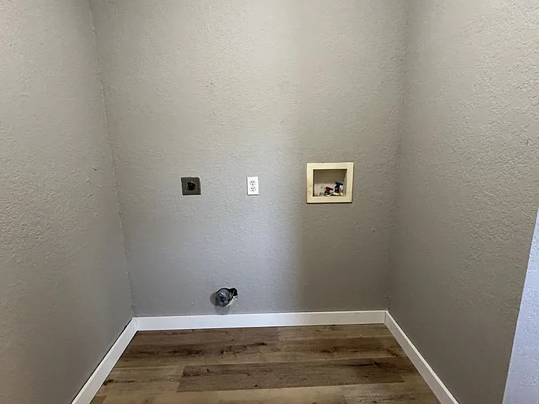 205 E Kansas St — Photo 6