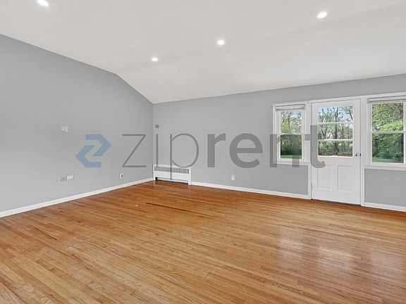 3rd image of 30 Mary Ln