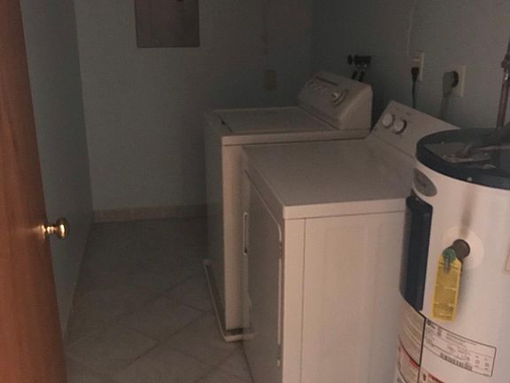 4th image of 1239 East St APT D3