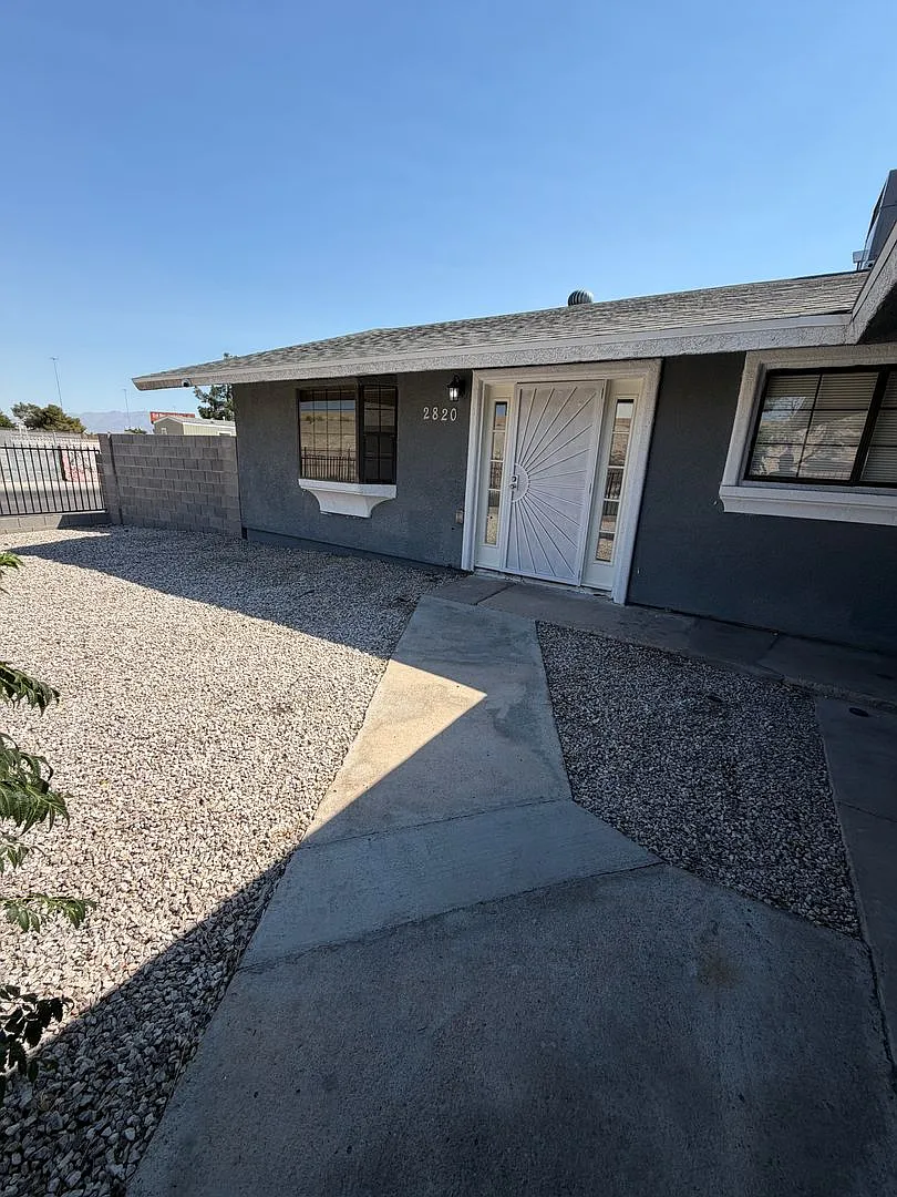 2p2820 — Photo 1