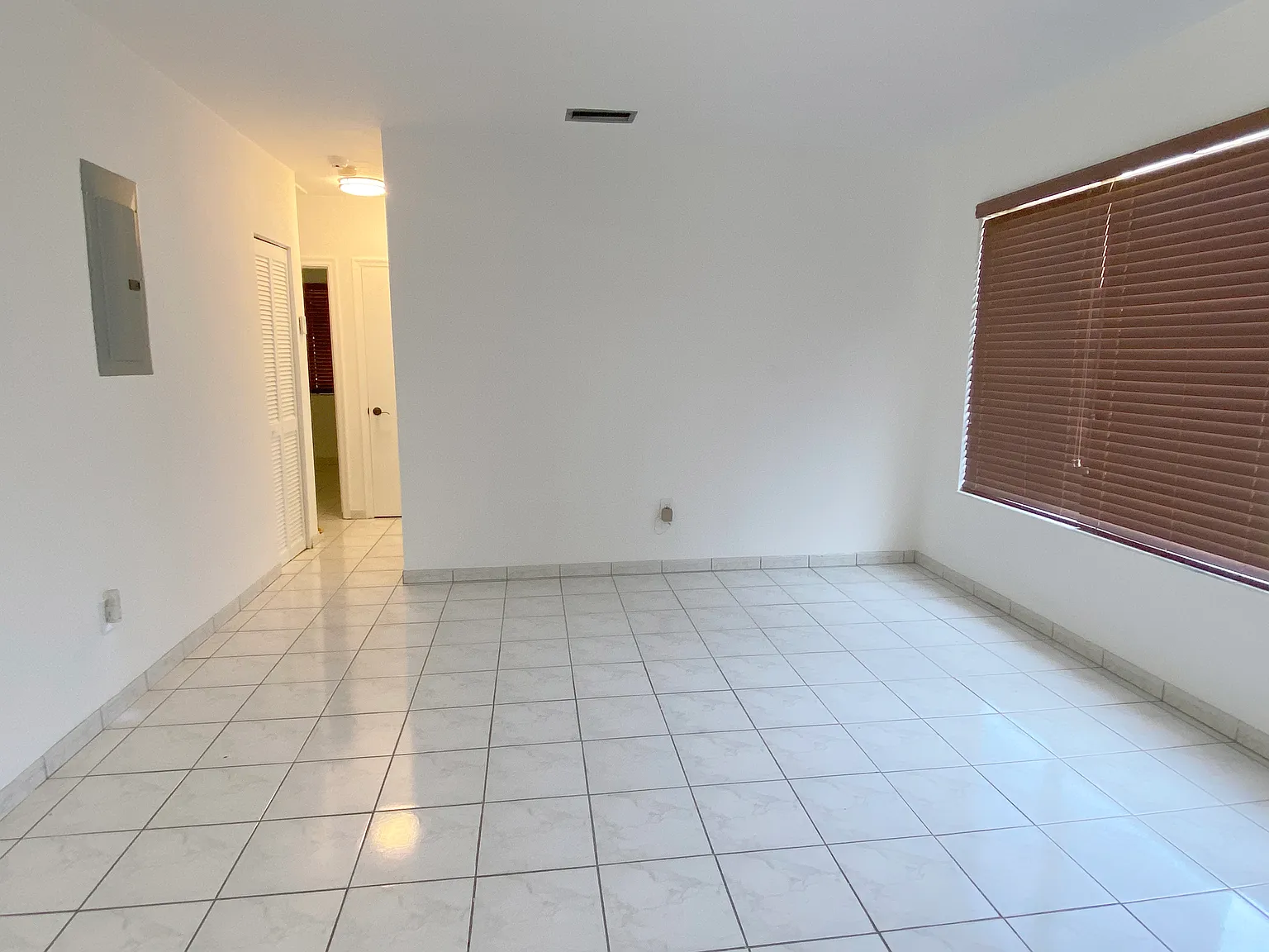 3 bed, 1674 sqft, $3,200 — Photo 2