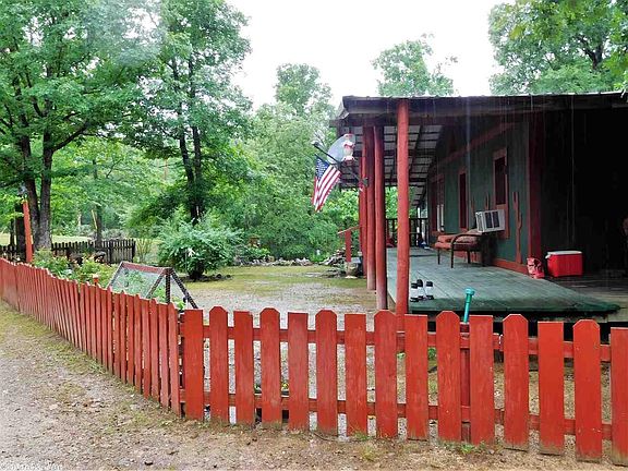 3rd image of 305 Amber Ln