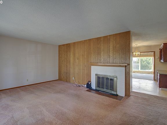 4th image of 301 SE 107th Ave
