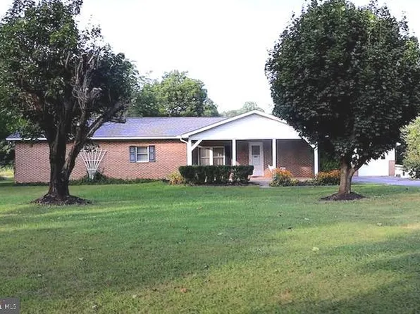 484 Emerson Dr, Falling Waters, WV 25419