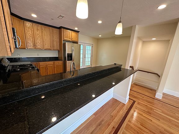 3rd image of 8 Grant St Unit 23