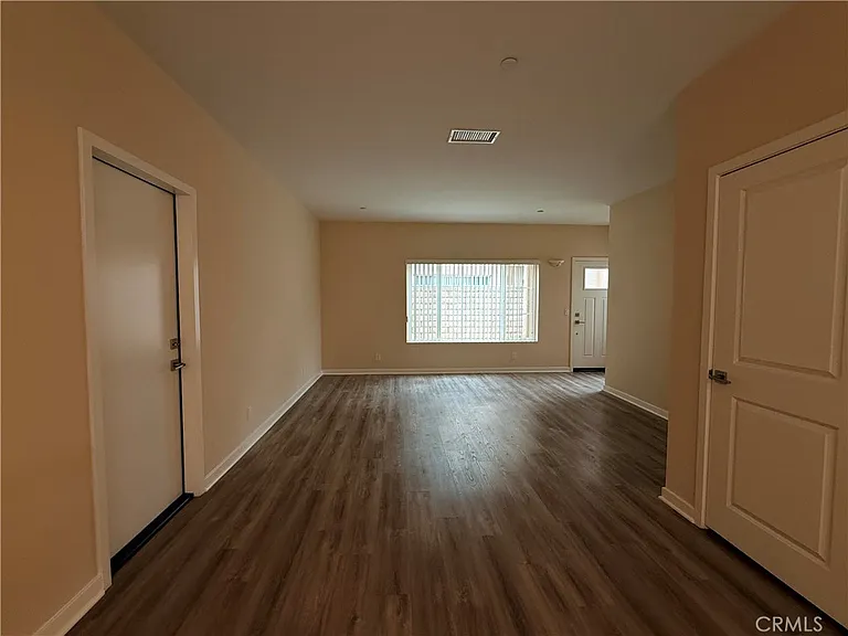 242 S Redwood Ave #C — Photo 3